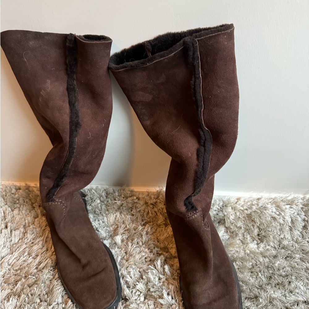 Todd’s  brown suede boots with fur